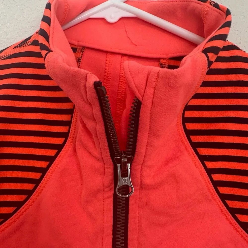 Lululemon Forme Jacket Light Flare/Inkwell
Size 6 EUC - Picture 5 of 8